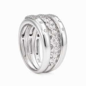 Anillo de Oro Blanco y Diamantes con Acabado Martillado