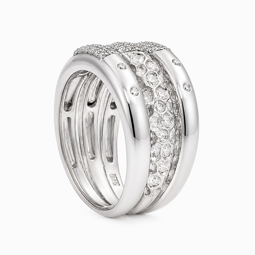 Anillo de Oro Blanco y Diamantes con Acabado Martillado - Imagen 2