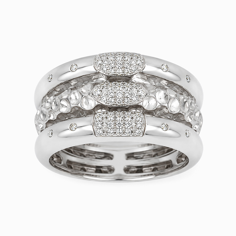 Anillo de Oro Blanco y Diamantes con Acabado Martillado