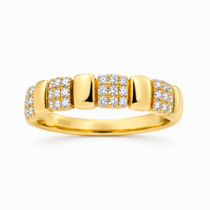 Anillo de Oro Amarillo con Diamantes en Diseño Segmentado