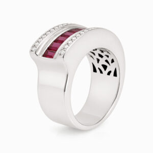 Anillo de Oro Blanco con Rubíes Baguette y Diamantes
