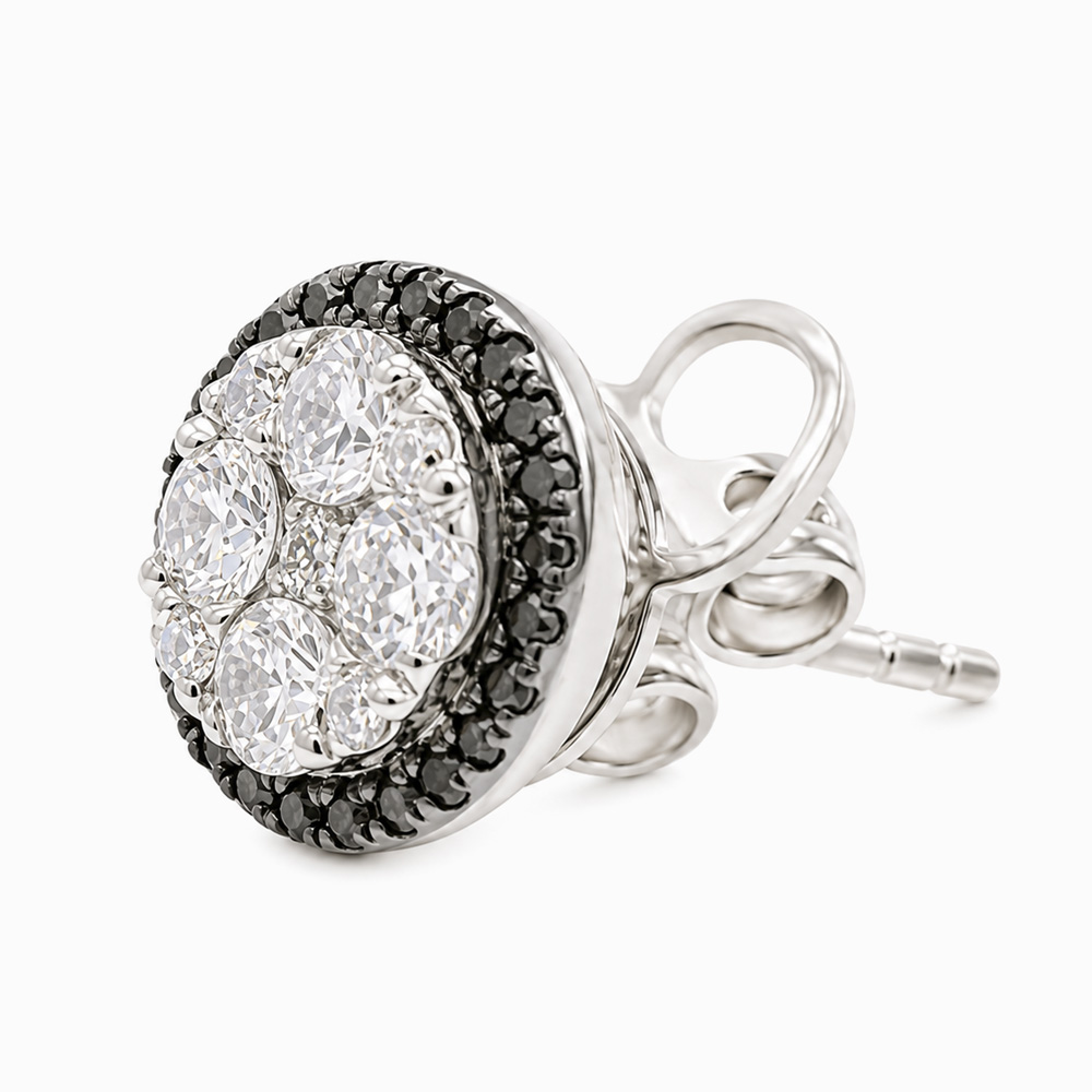 Aros de oro blanco con diamantes y halo de diamantes negros