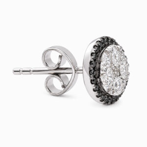 Aros de oro blanco con diamantes y halo de diamantes negros