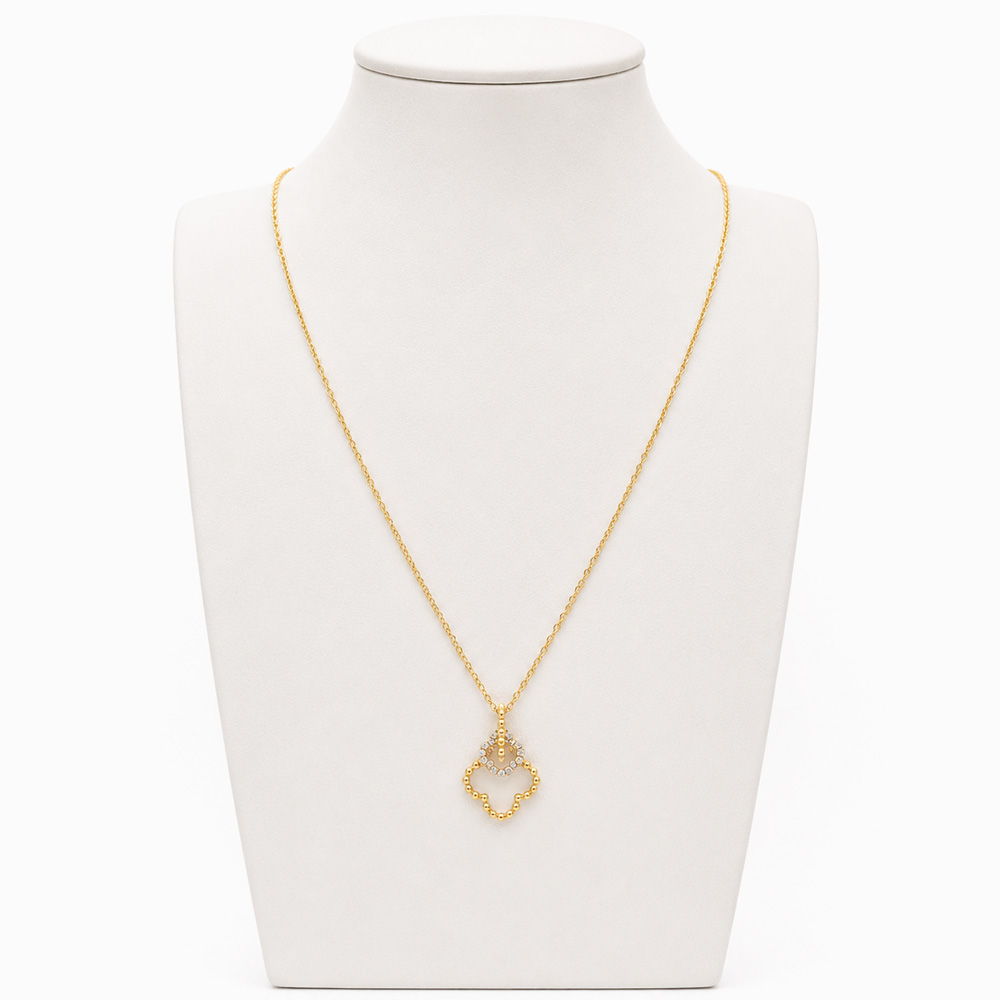 Collar de Oro Amarillo con Colgante Trébol Calado y Diamantes - Imagen 3