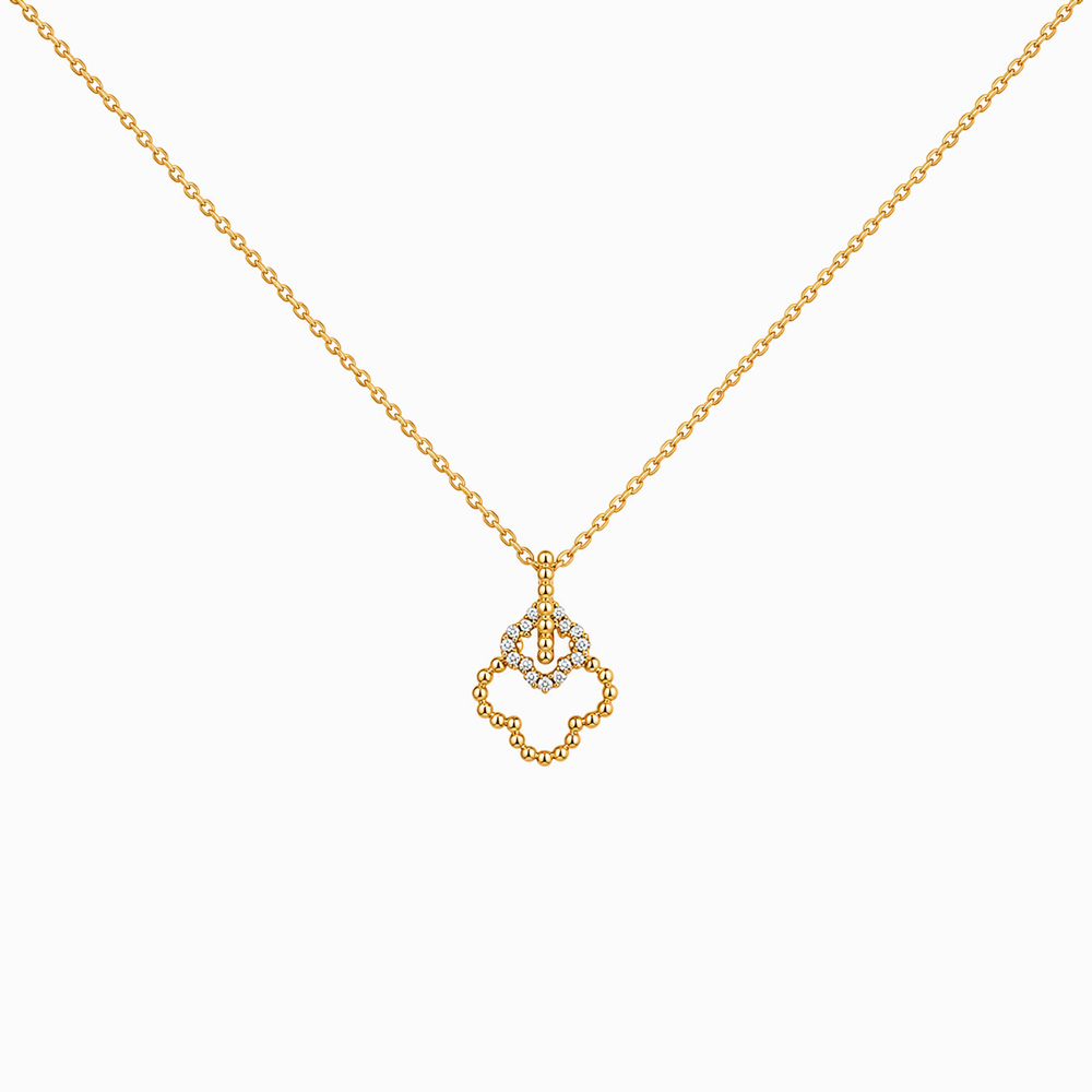 Collar de Oro Amarillo con Colgante Trébol Calado y Diamantes