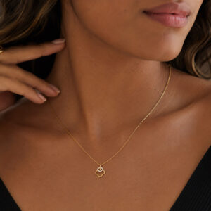Collar de Oro Amarillo con Colgante Trébol Calado y Diamantes
