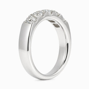 Anillo medio cintillo de diamantes en oro blanco