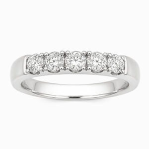 Anillo medio cintillo de diamantes en oro blanco