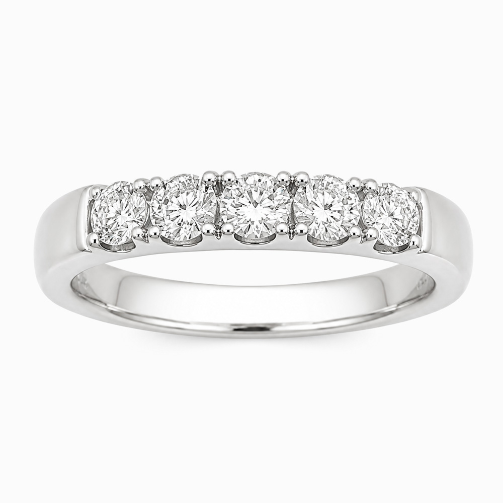 Anillo medio cintillo de diamantes en oro blanco