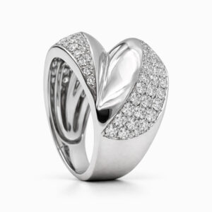 Anillo de Oro Blanco con Diseño Envolvente y Diamantes