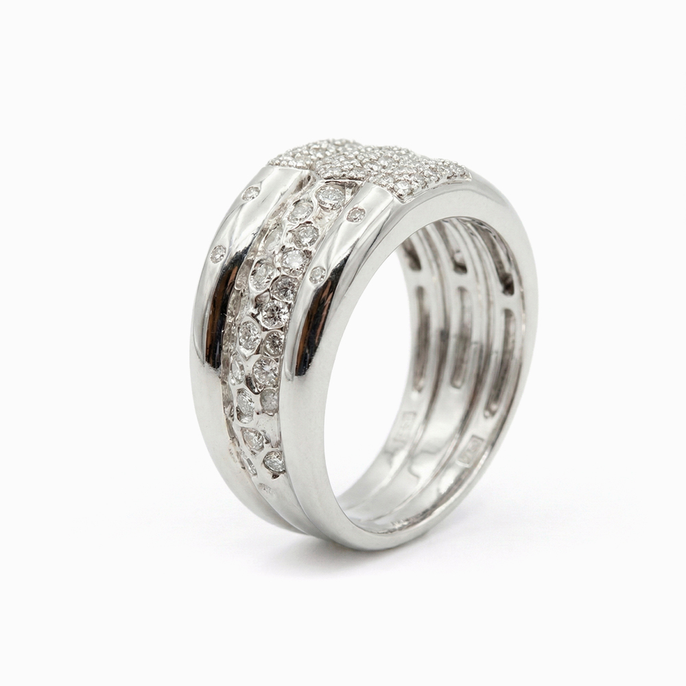 Anillo de Oro Blanco y Diamantes con Acabado Martillado - Imagen 6