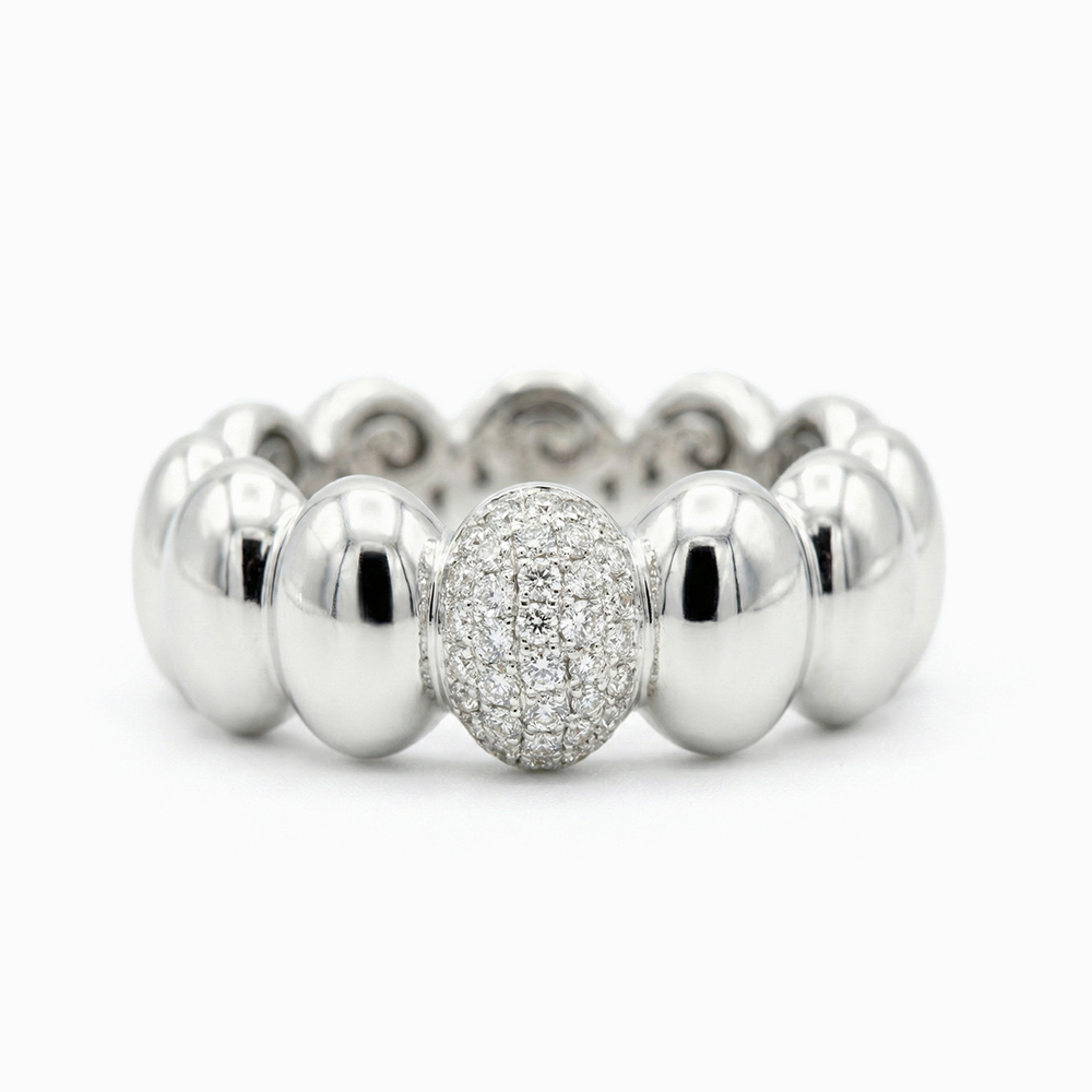 Anillo de Esferas Ovaladas en Oro Blanco con Pavé de Diamantes
