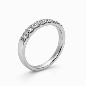 Medio Cintillo Clásico de Oro Blanco y Diamantes