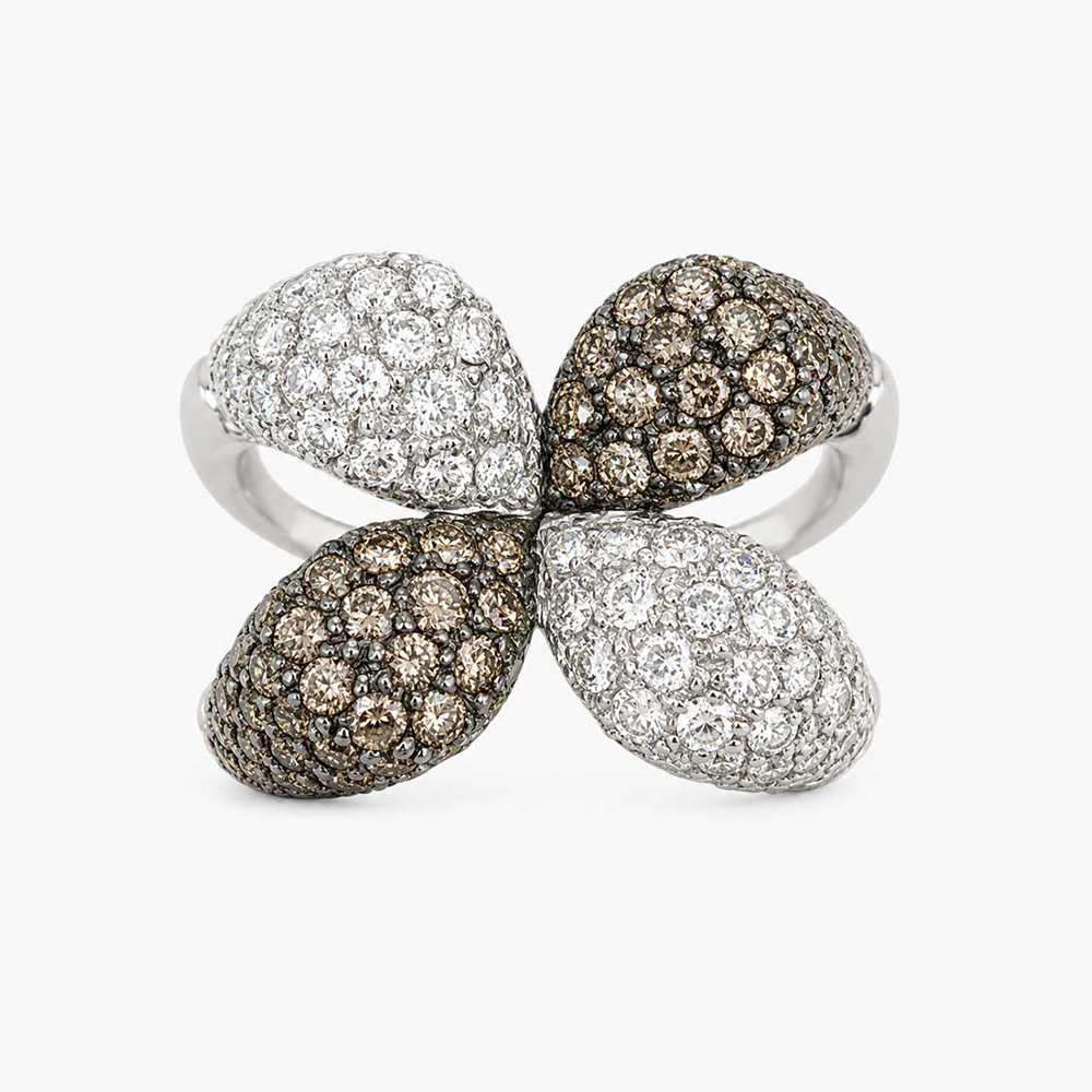 Anillo Escultural de Oro Blanco con Diamantes Blancos y Champagne