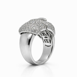 Anillo de Oro Blanco con Diseño Entrelazado y Diamantes