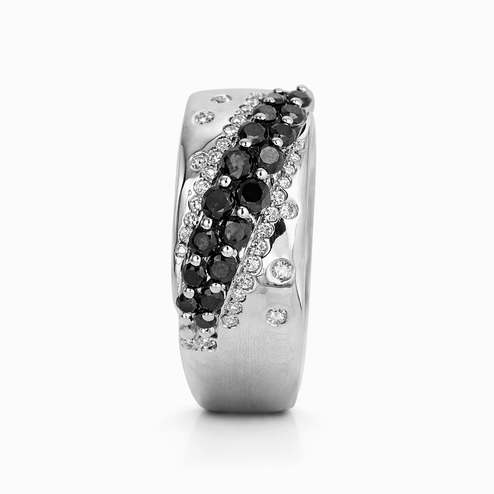 Anillo de Oro Blanco con Recorrido Diagonal de Diamantes - Imagen 3