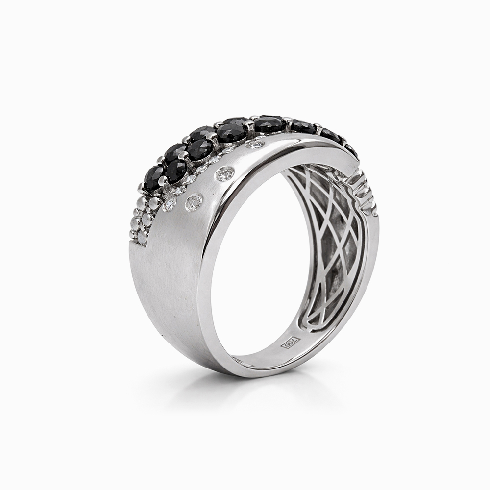 Anillo de Oro Blanco con Recorrido Diagonal de Diamantes - Imagen 2