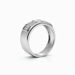 Anillo de Oro Blanco con Diamantes de Corte Baguette