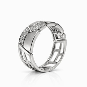 Anillo de Oro Blanco con Diseño Geométrico y Diamantes Pavé