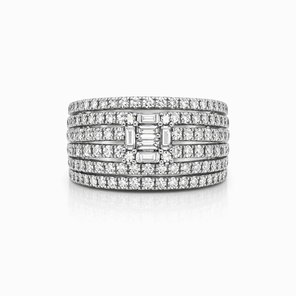 Anillo de diamantes pavé con solitario en oro blanco