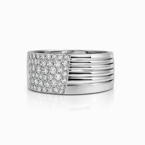 Anillo de Oro Blanco Acanalado con Pavé de Diamantes