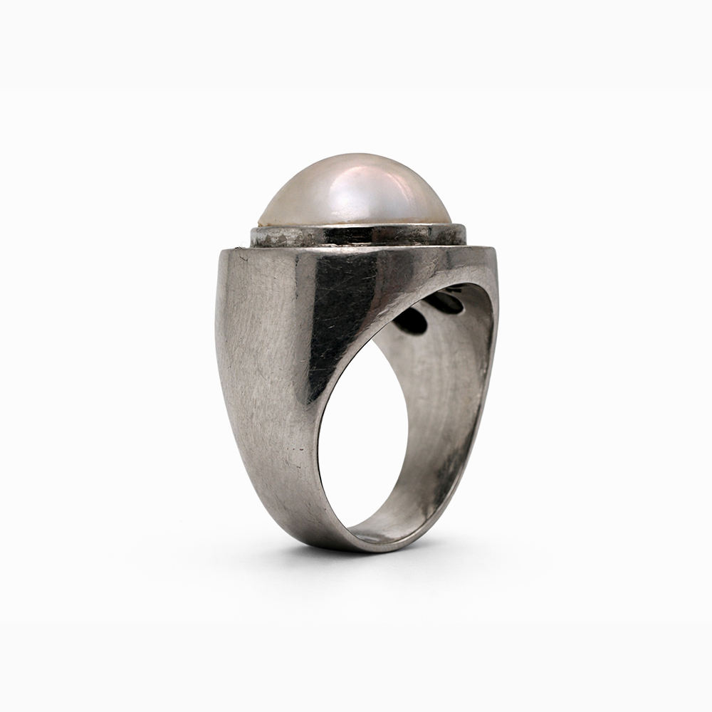 Anillo de Oro Blanco con Perla y Halo de Diamantes - Imagen 3