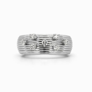 Anillo de Oro Blanco con Perfil Acanalado y Diamantes