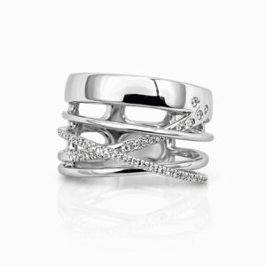 Anillo de Oro Blanco con Diseño Entrelazado y Diamantes