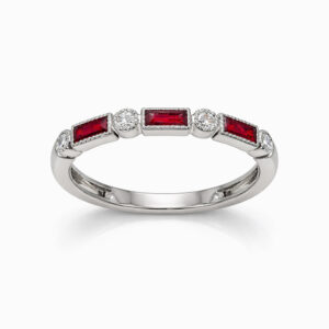 Medio cintillo de rubíes baguette con diamantes