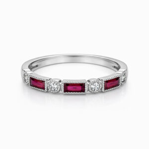 Medio cintillo de rubíes baguette con diamantes