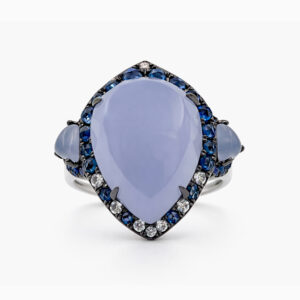 Anillo de Calcedonia Facetada con Zafiros y Diamantes en Oro Blanco