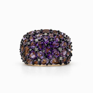 Anillo cúpula de amatistas y diamantes en oro amarillo