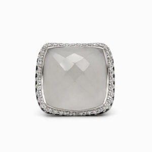 Anillo cuarzo blanco faceteado con diamantes negros en oro blanco