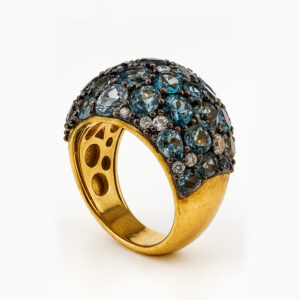 Anillo cúpula de topacios en oro amarillo