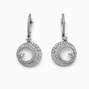 Aros de Oro Blanco con Diseño Circular en Pavé