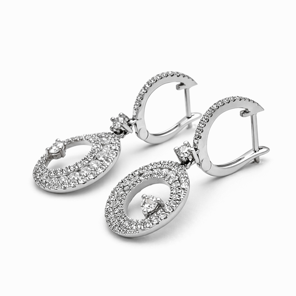 Aros de Oro Blanco con Diseño Circular en Pavé - Imagen 3