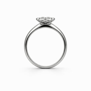 Anillo floral de oro blanco y diamantes