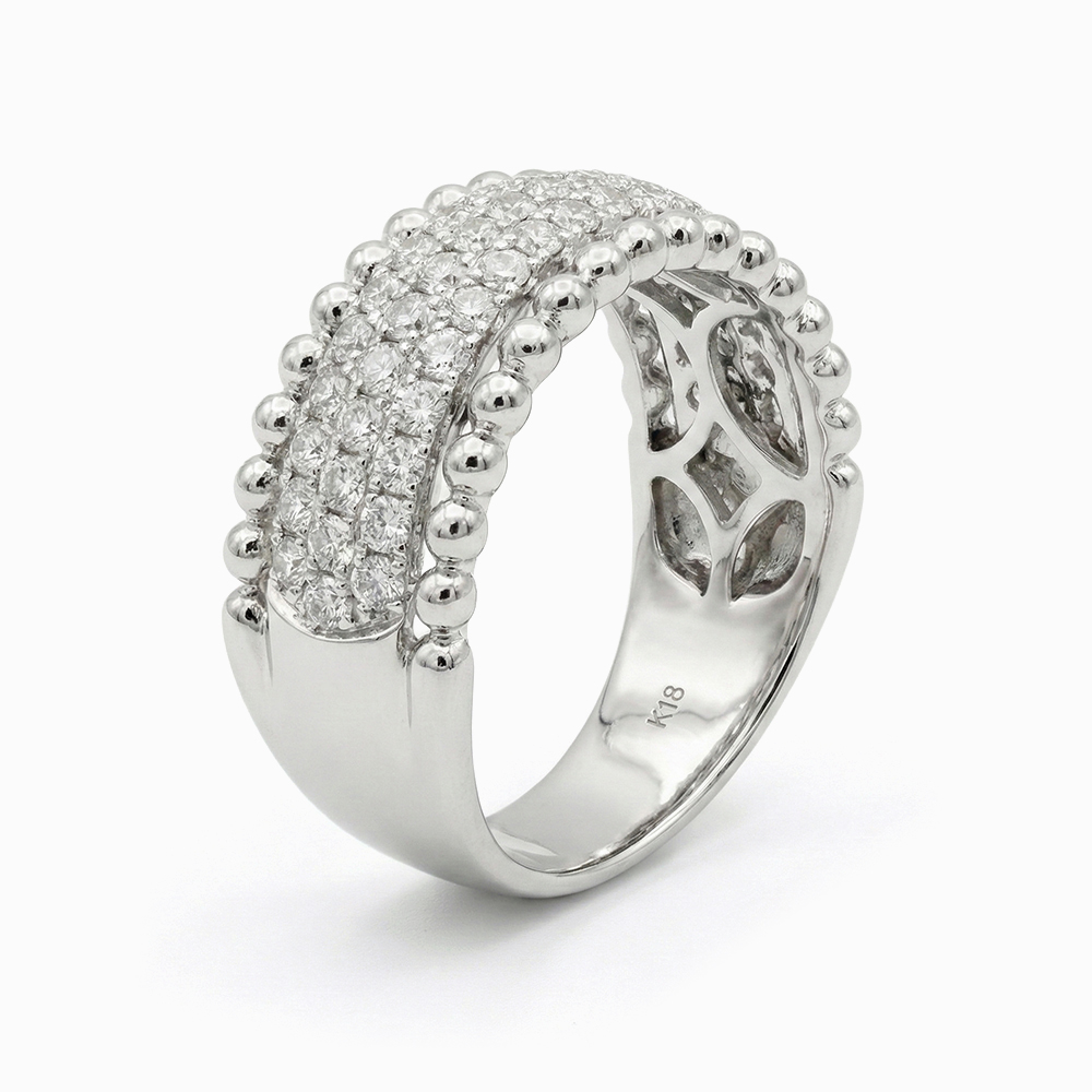 Medio Cintillo de Oro Blanco con Bordes de Esferas y Pavé de Diamantes - Imagen 4