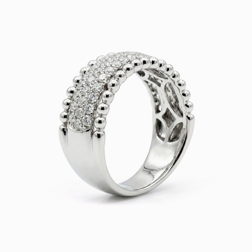 Medio Cintillo de Oro Blanco con Bordes de Esferas y Pavé de Diamantes - Imagen 7